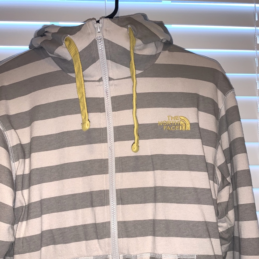 Size Small North Face Hooded Jacket - Picture 4 of 6